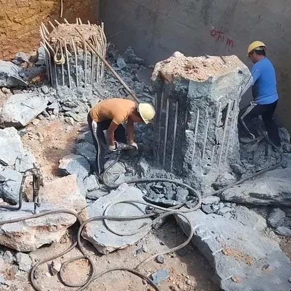 人工破桩2.jpg